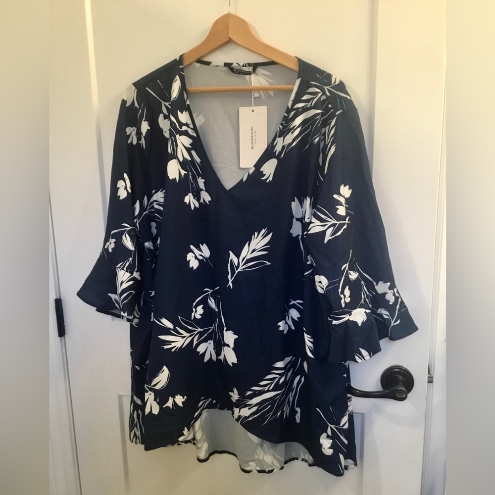 BloomChic Navy & White Floral V-Neck Bell Sleeve Tunic